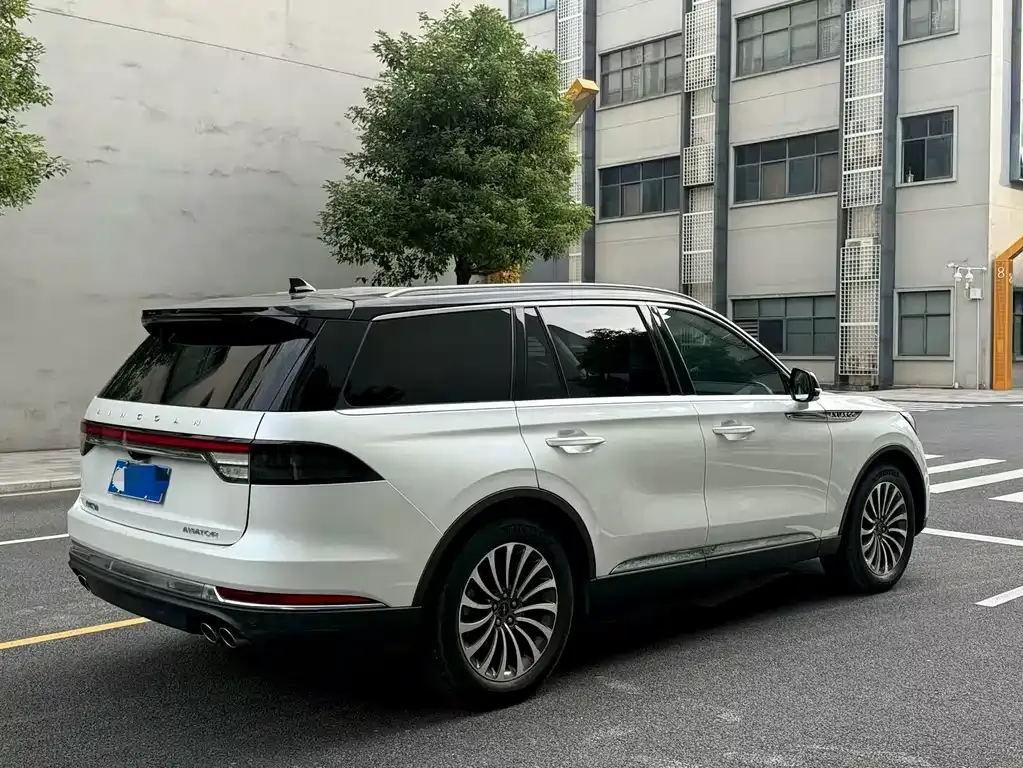 Lincoln Aviator — фото 9