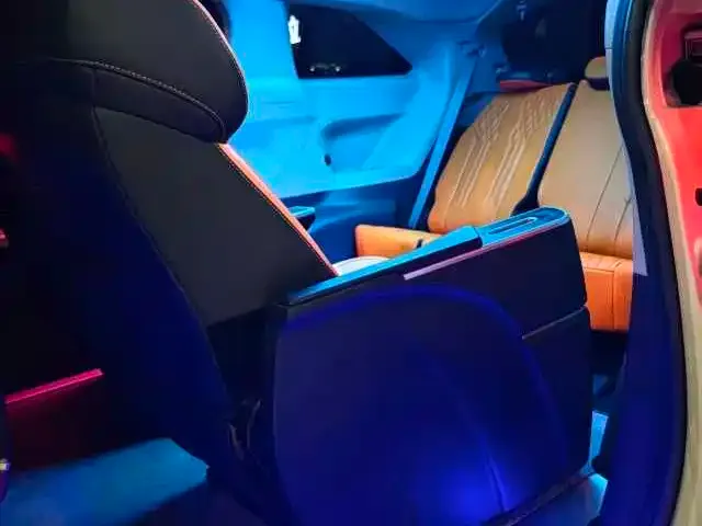Toyota Sienna — фото 8