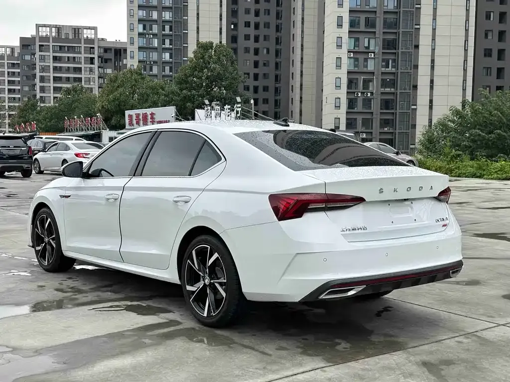 Skoda Octavia — фото 4