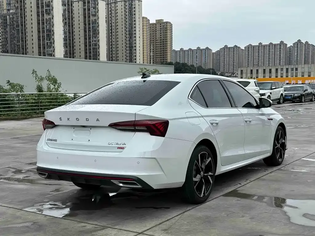 Skoda Octavia — фото 5