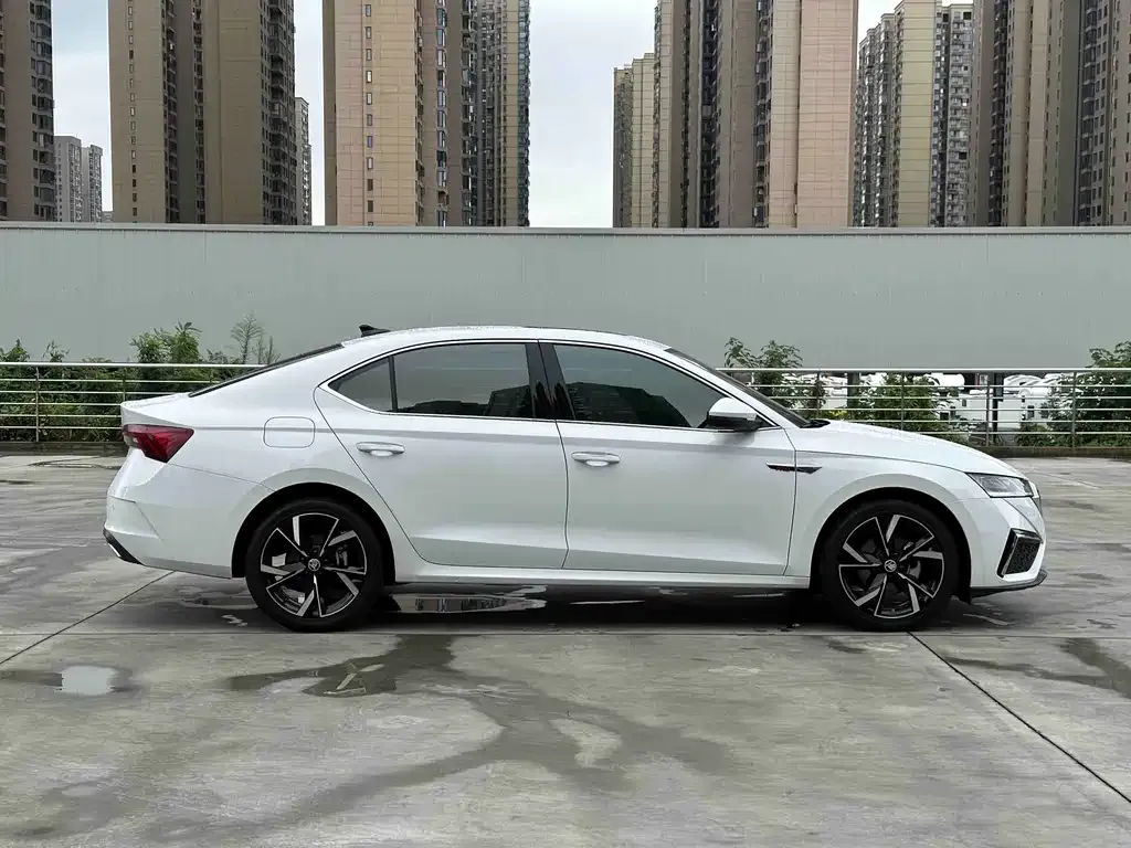Skoda Octavia — фото 8