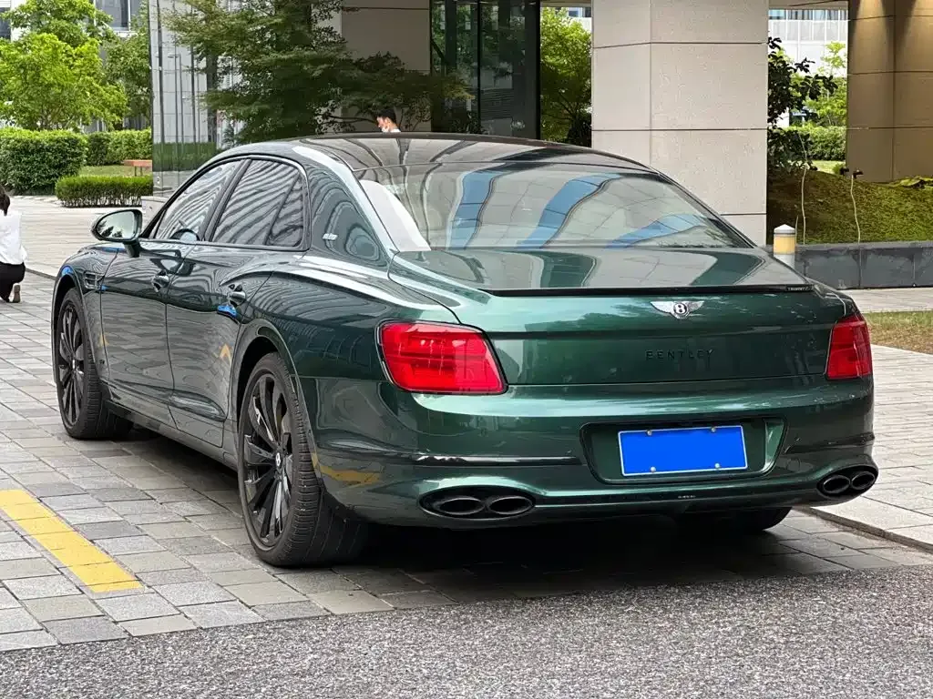 Bentley Flying Spur — фото 7
