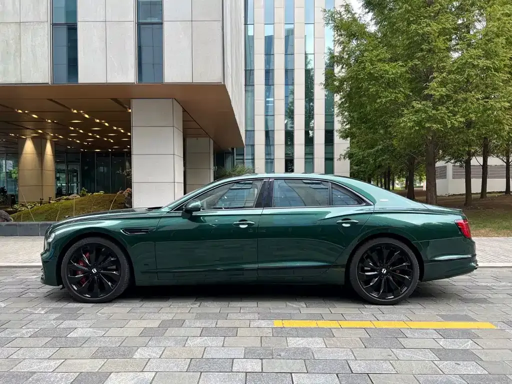 Bentley Flying Spur — фото 9