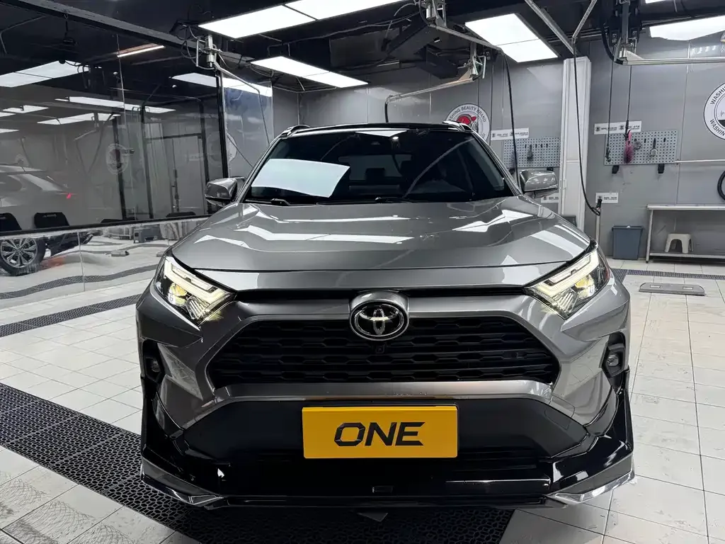 Toyota RAV4 — фото 8