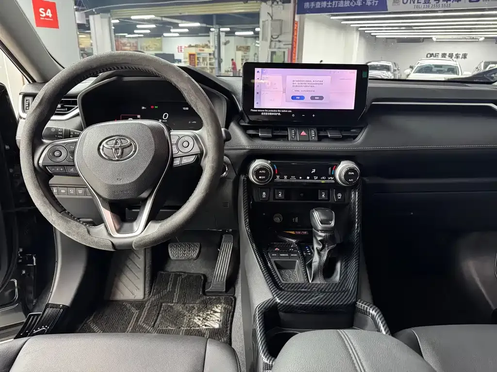 Toyota RAV4 — фото 7