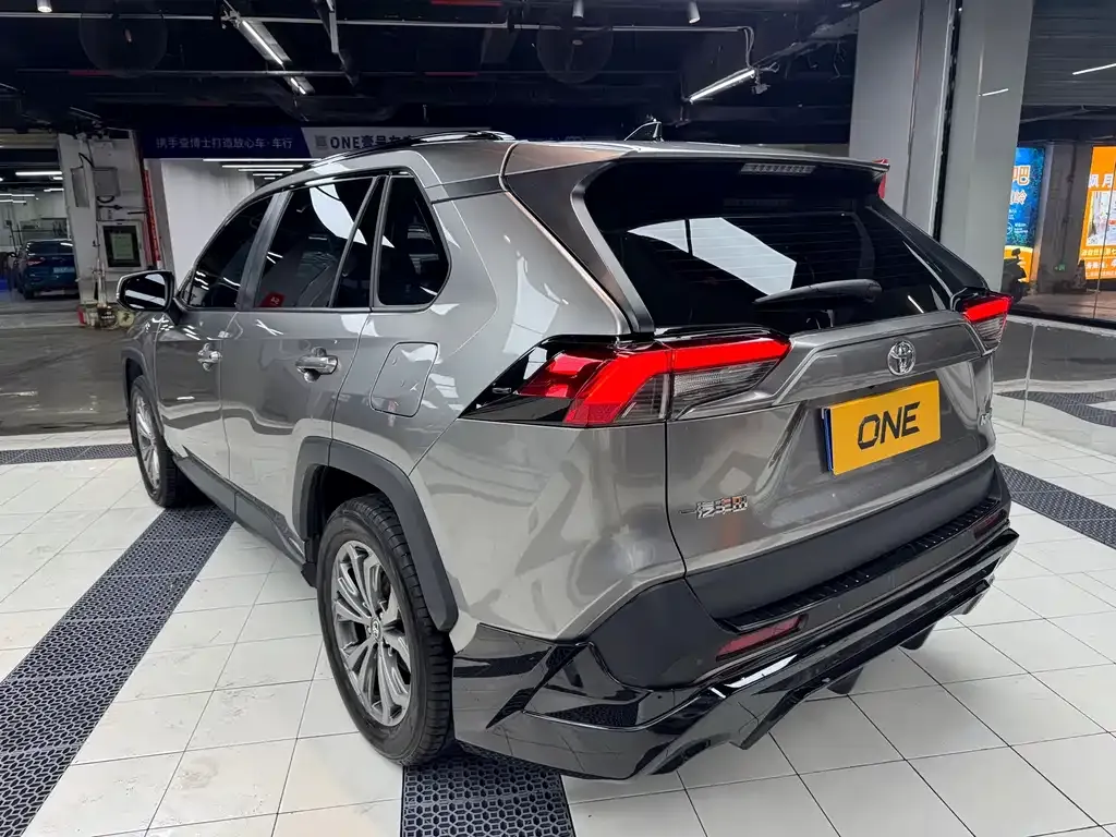 Toyota RAV4 — фото 6