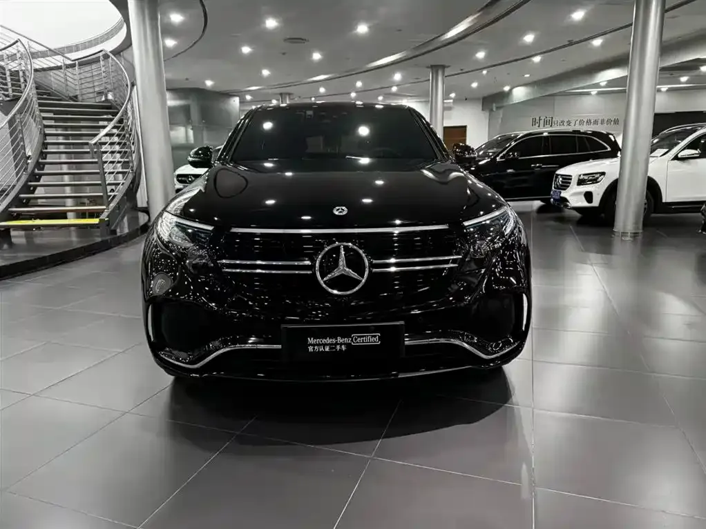 Mercedes-Benz EQC — фото 10