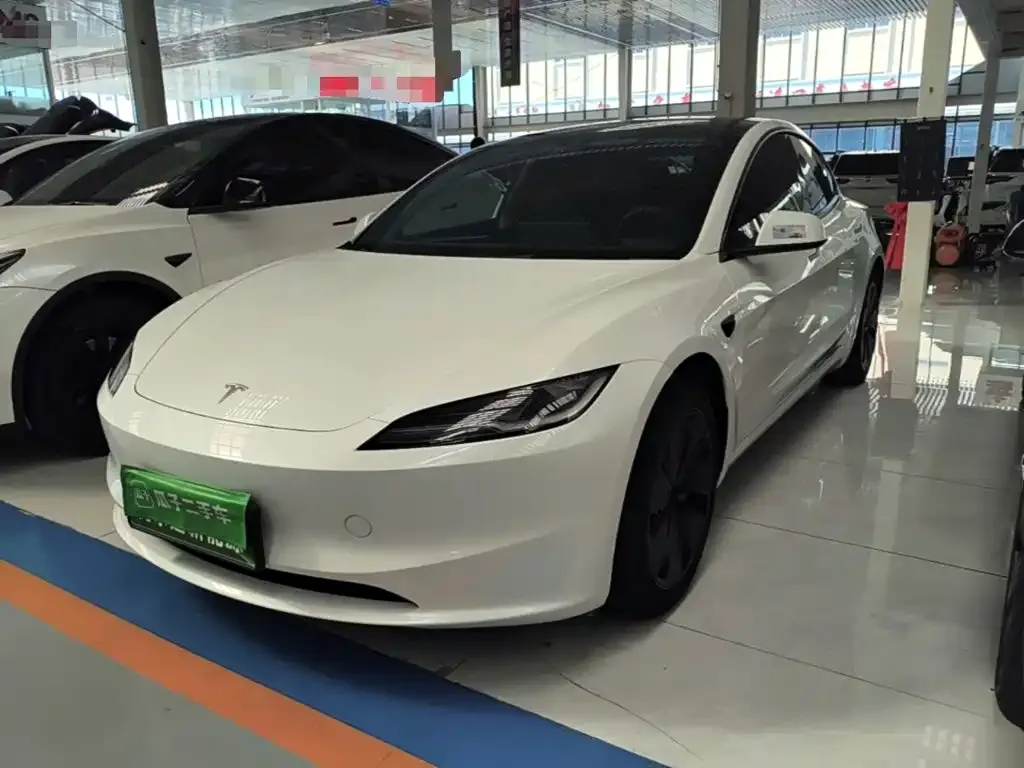 Tesla Model 3 — фото 10