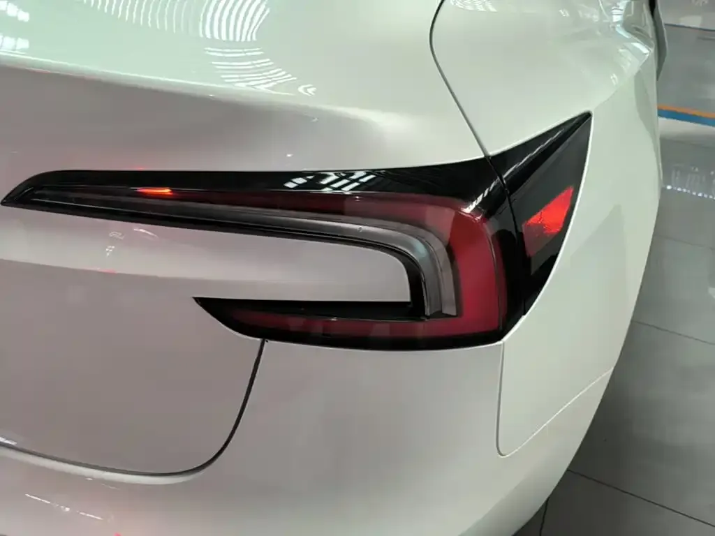 Tesla Model 3 — фото 2