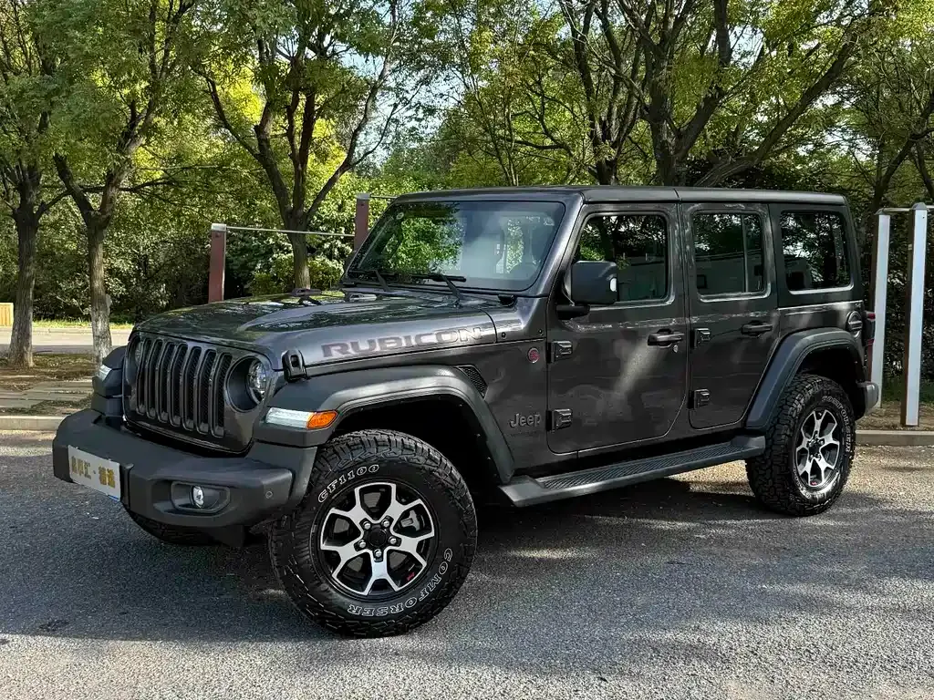 Jeep Wrangler — фото 1
