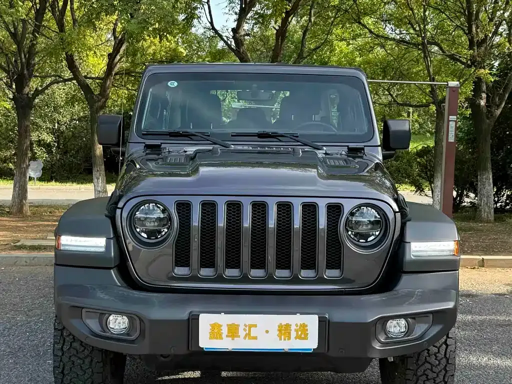 Jeep Wrangler — фото 8
