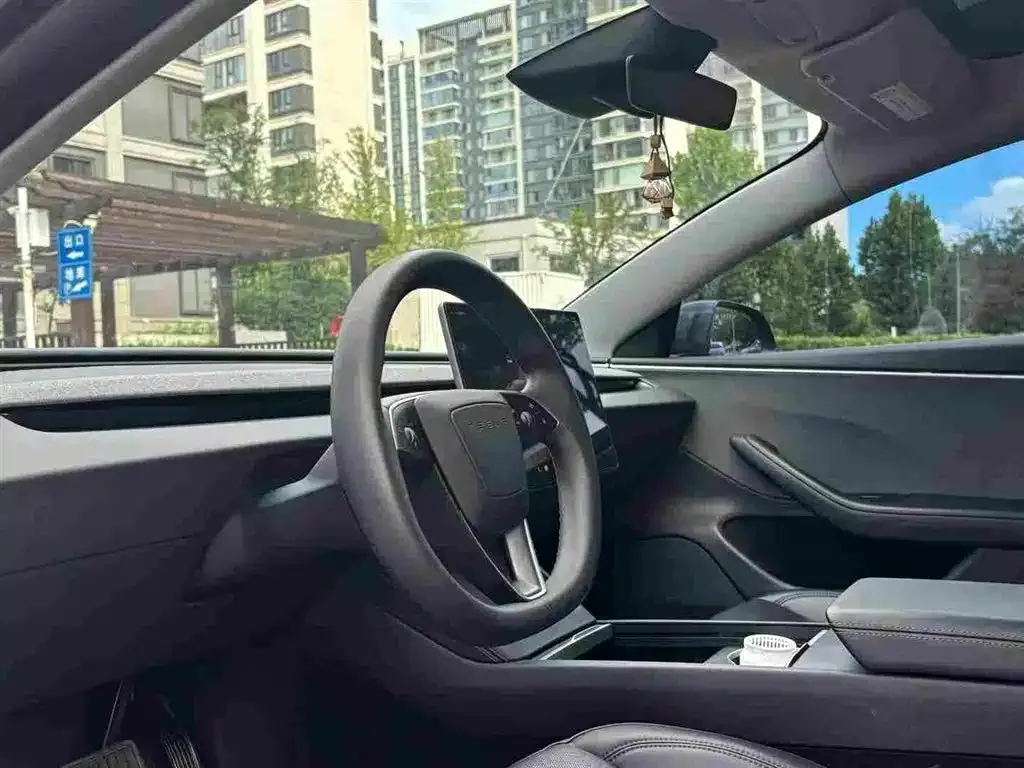 Tesla Model 3 — фото 8