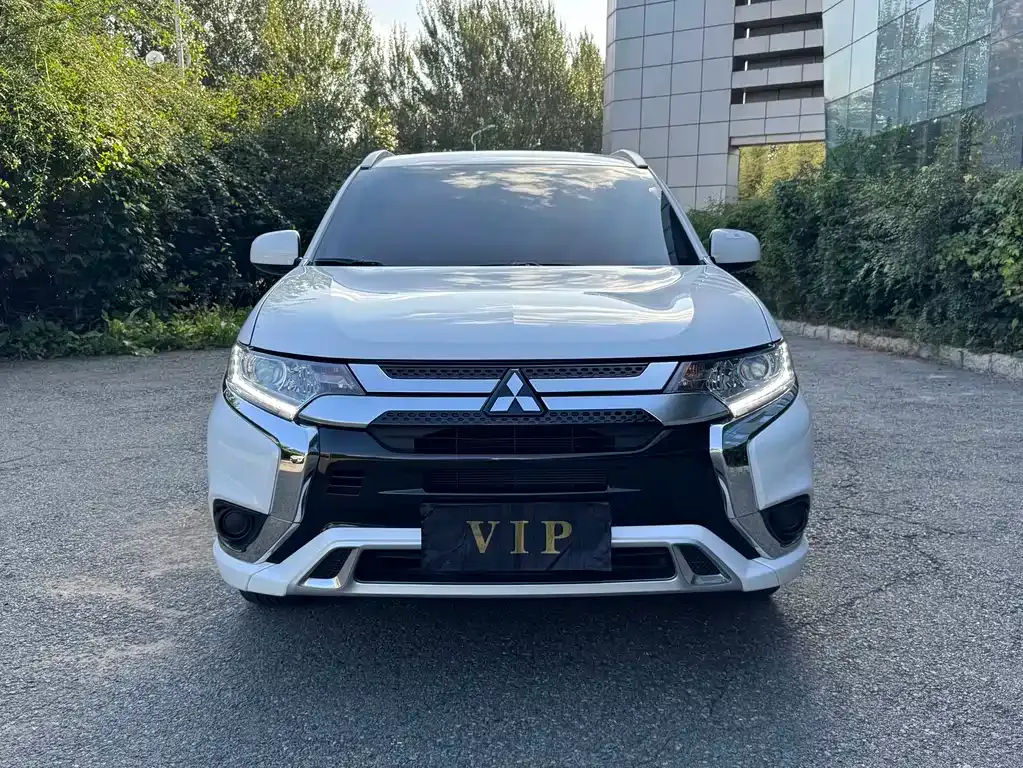 Mitsubishi Outlander — фото 6