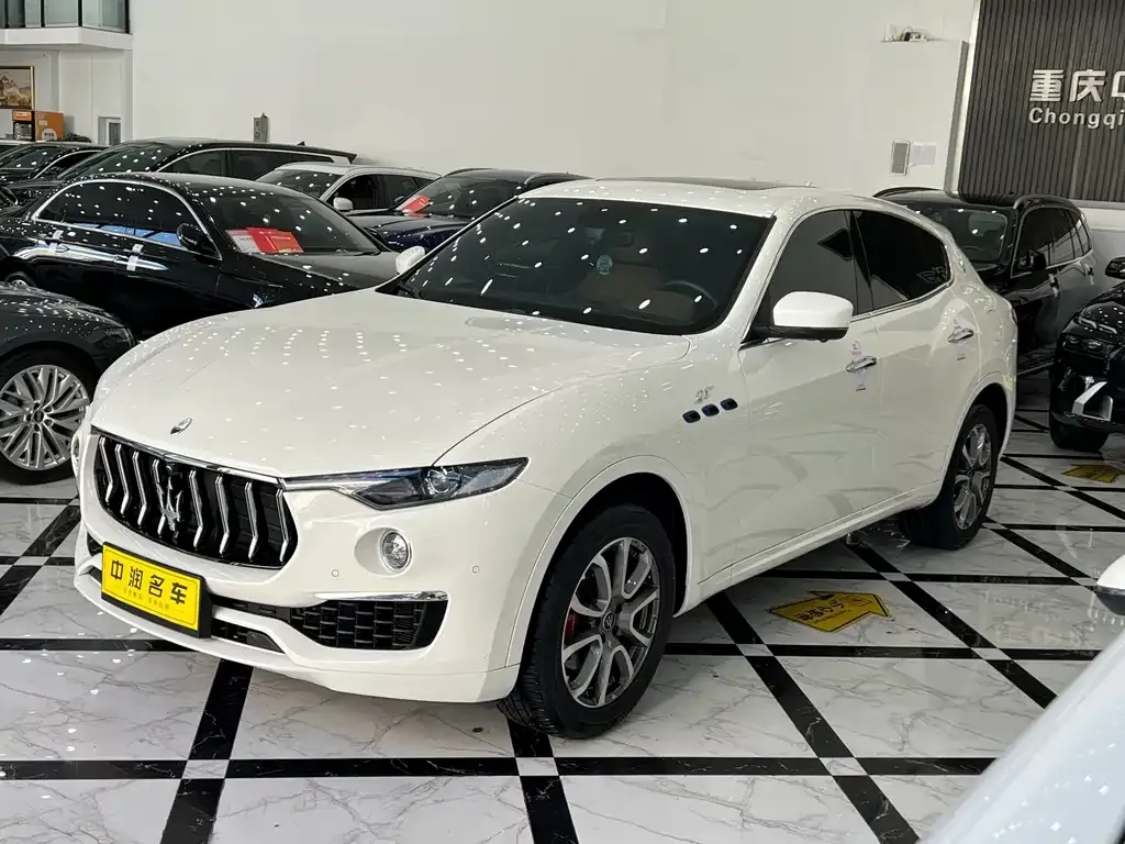 Maserati Levante — фото 1