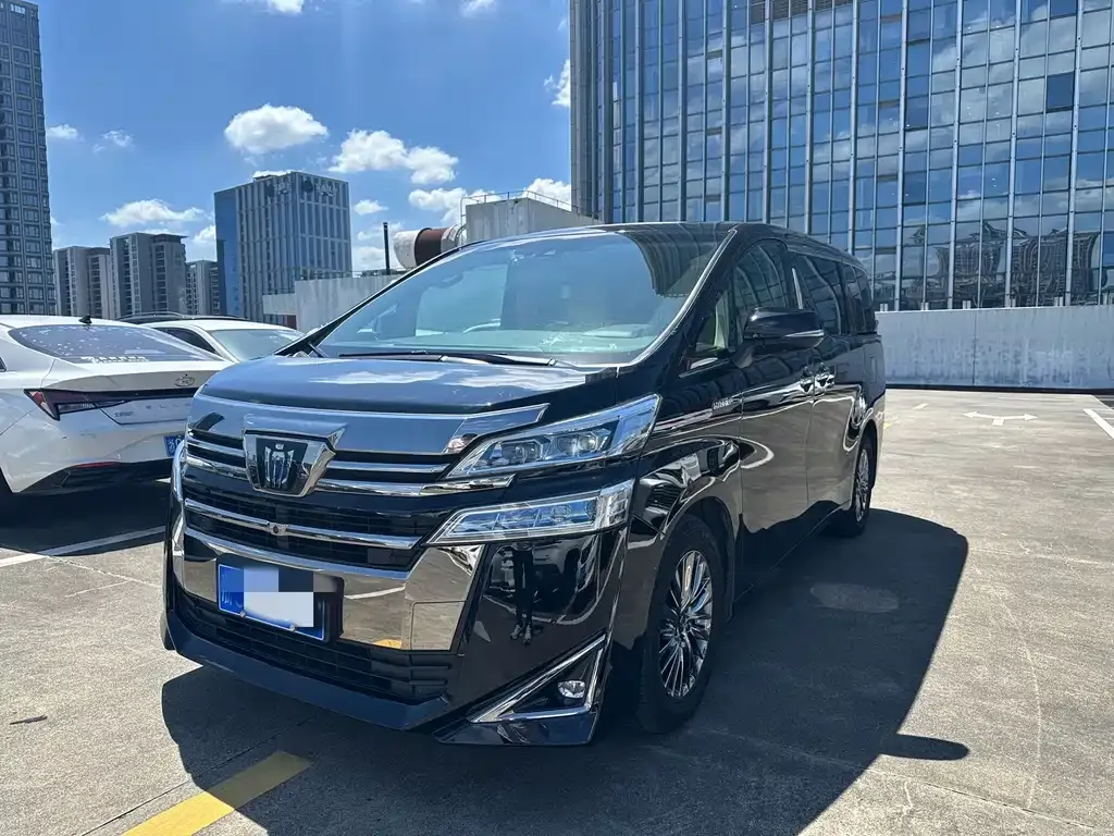 Toyota Vellfire — фото 1
