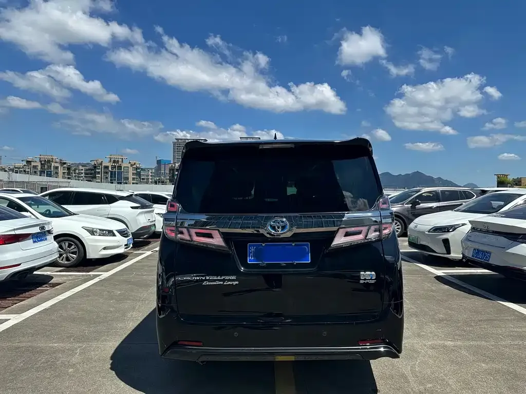 Toyota Vellfire — фото 5