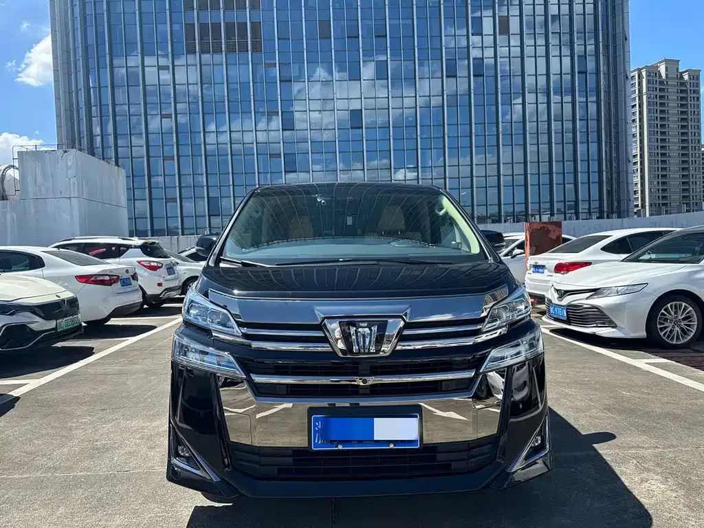 Toyota Vellfire — фото 10