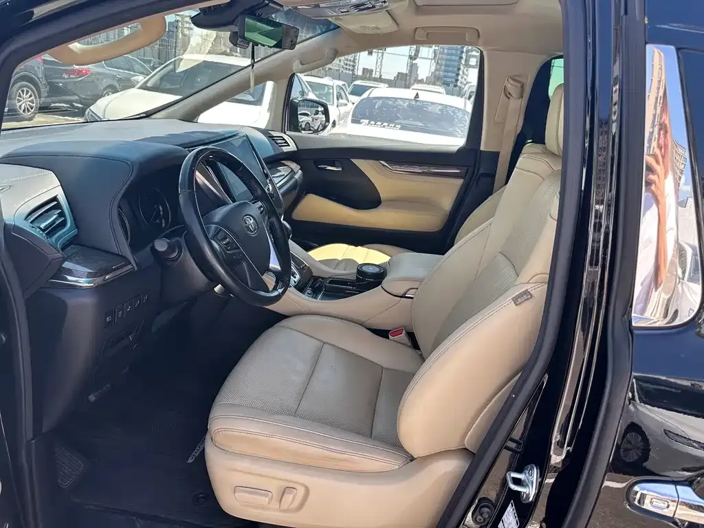 Toyota Vellfire — фото 4