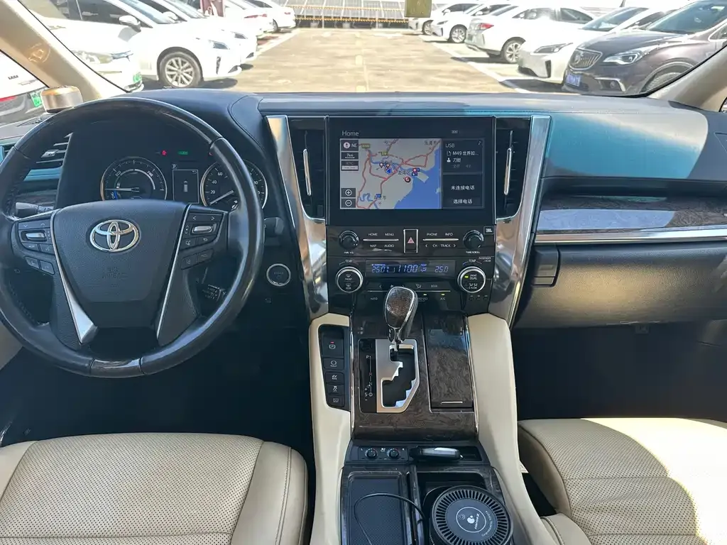 Toyota Vellfire — фото 8