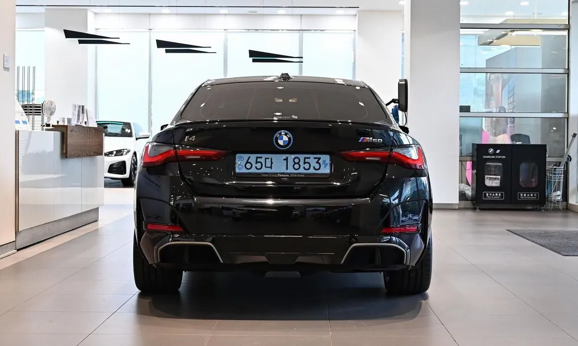 BMW i4 — фото 10