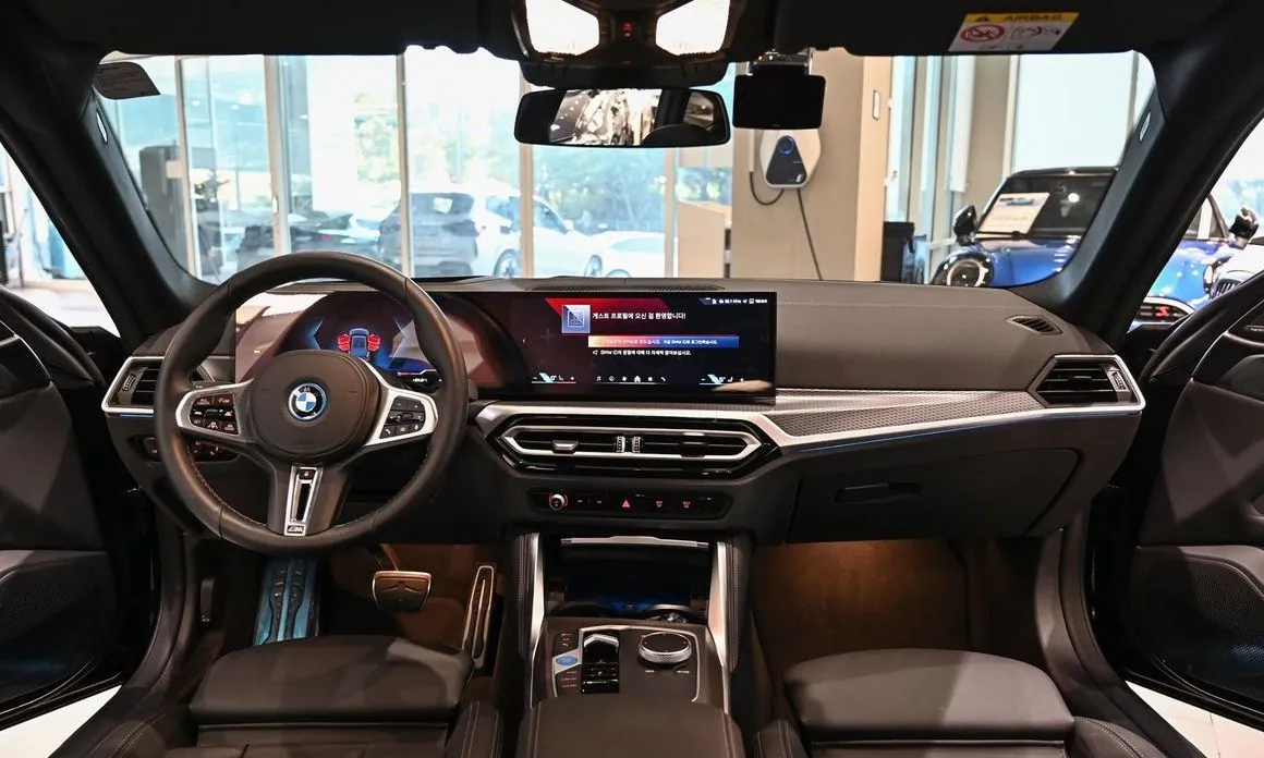 BMW i4 — фото 5