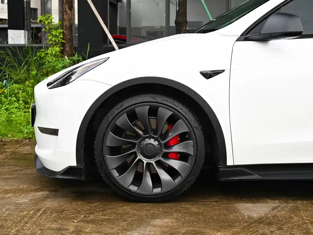 Tesla Model Y — фото 9