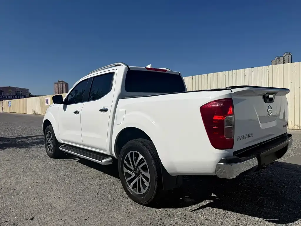 Nissan Navara — фото 10