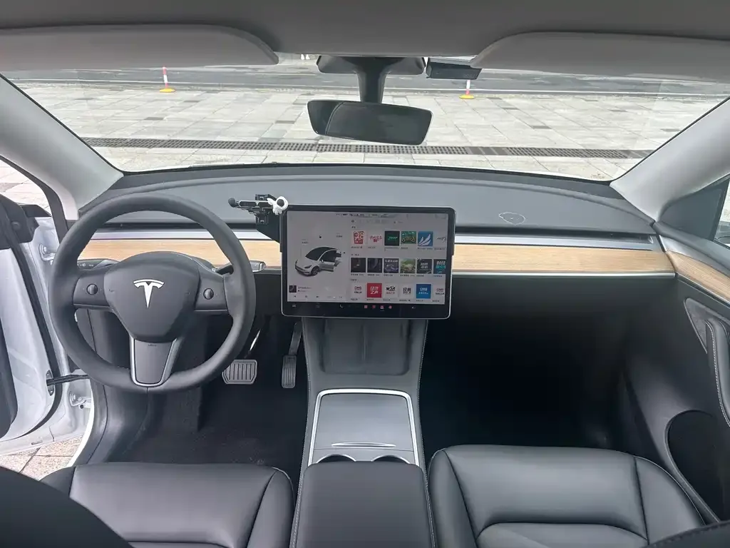 Tesla Model Y — фото 4