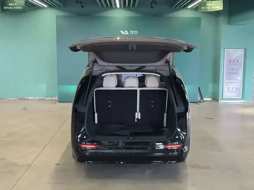 Li Auto MEGA — фото 7