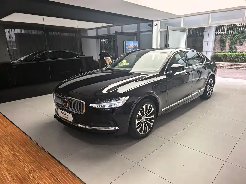 Volvo S90 — фото 1