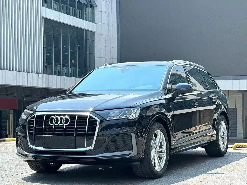 Audi Q7 — фото 1