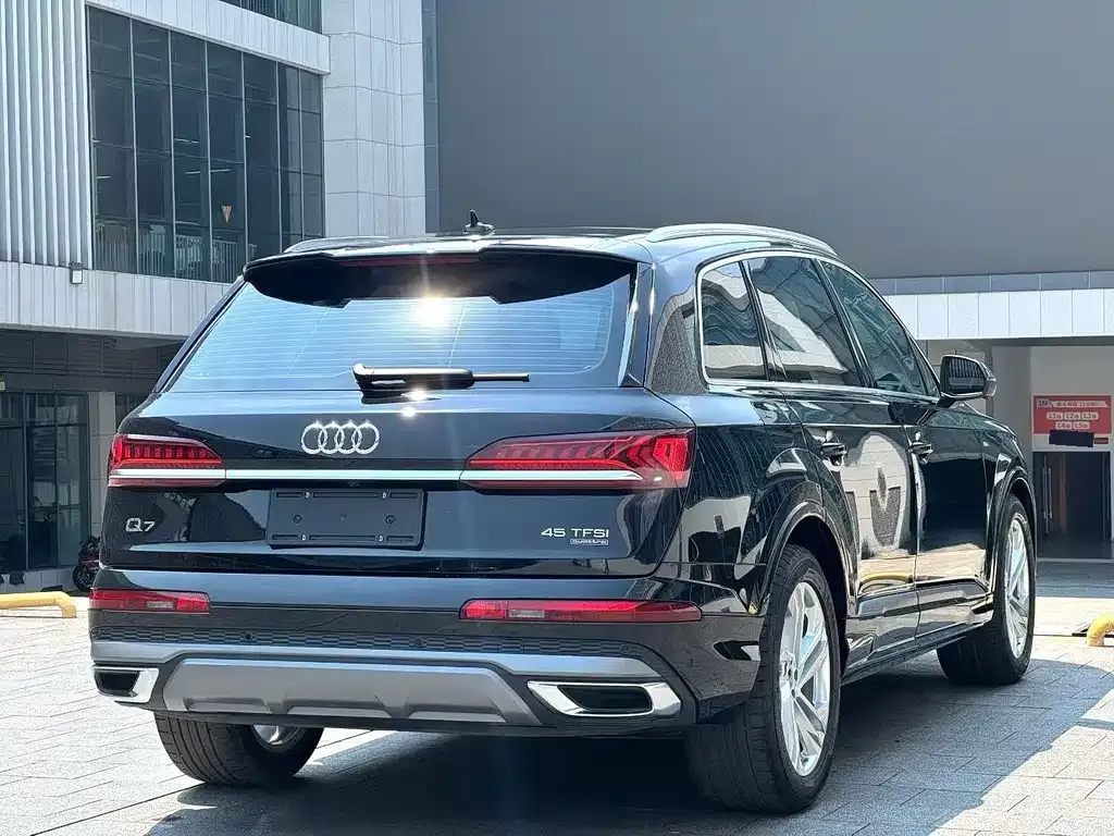 Audi Q7 — фото 7