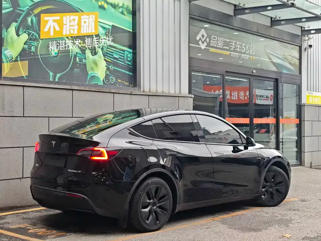 Tesla Model Y — фото 5