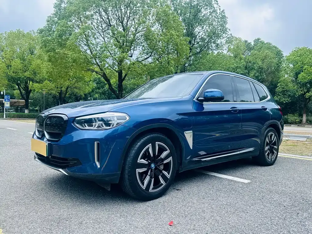 BMW iX3 — фото 1