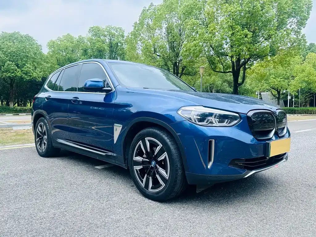 BMW iX3 — фото 10