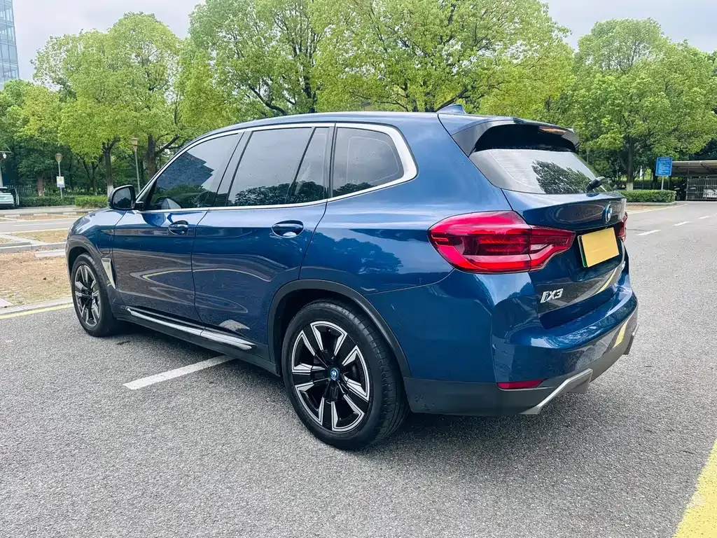 BMW iX3 — фото 4
