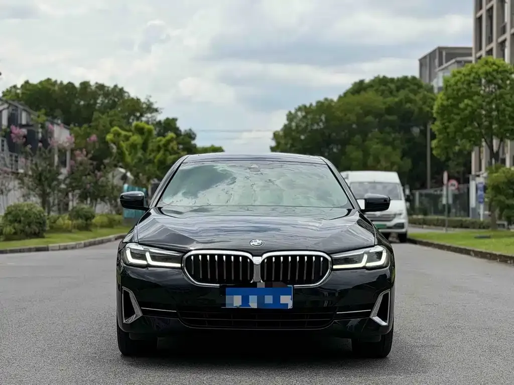 BMW 5 Series — фото 9