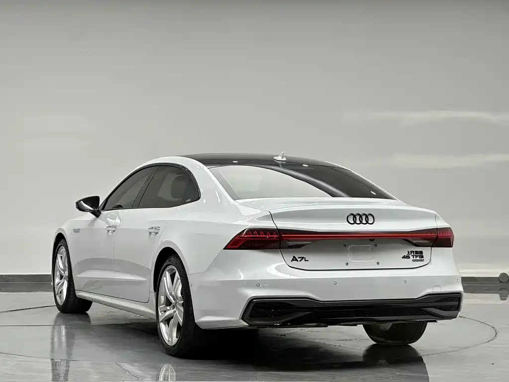 Audi A7L — фото 2