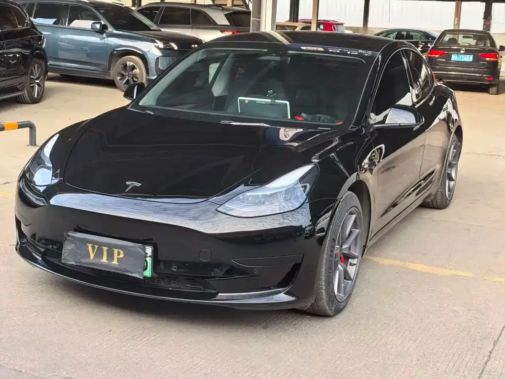 Tesla Model 3 — фото 1