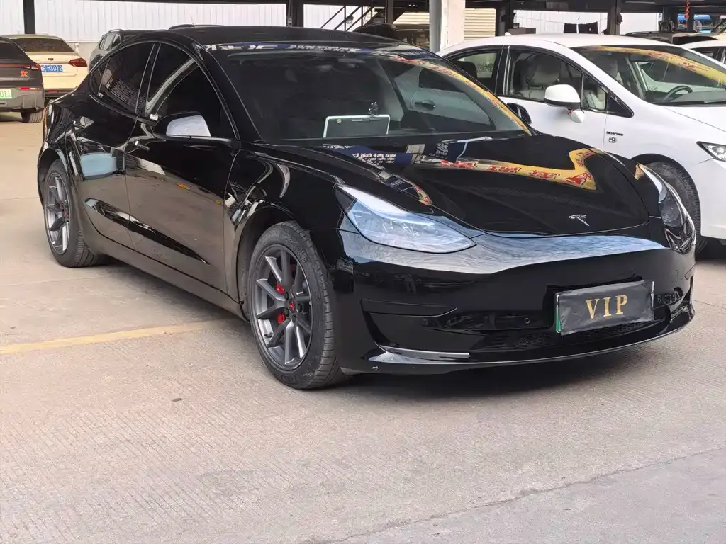 Tesla Model 3 — фото 4