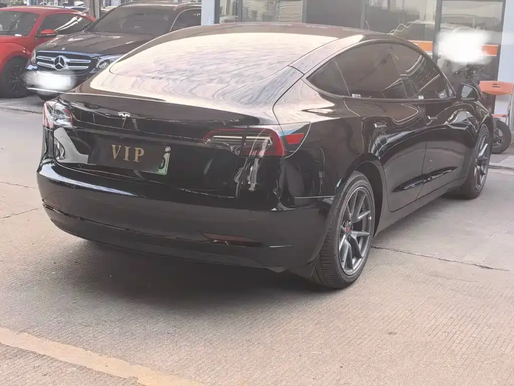 Tesla Model 3 — фото 6