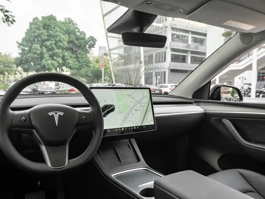 Tesla Model Y — фото 8