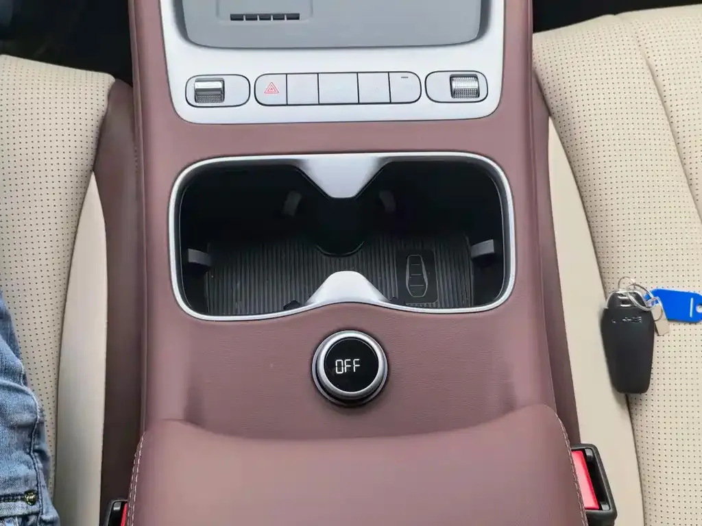 BYD Seal 07 DM-i — фото 10
