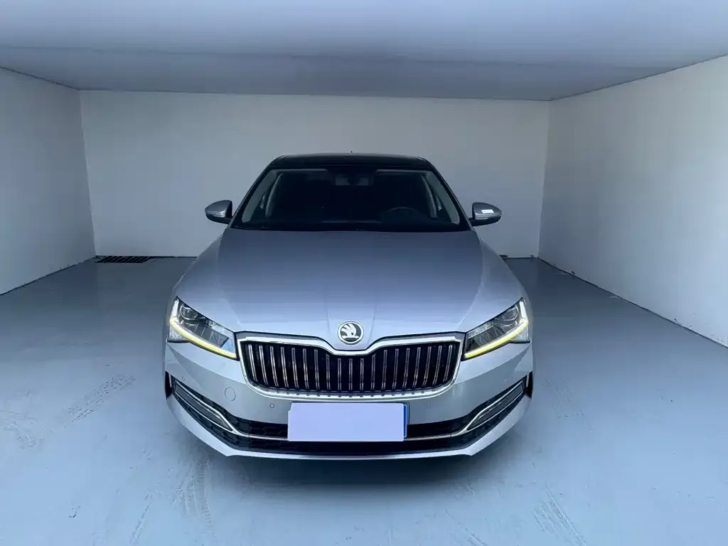 Skoda Superb — фото 4