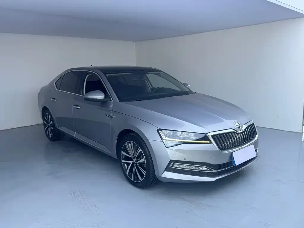 Skoda Superb — фото 8