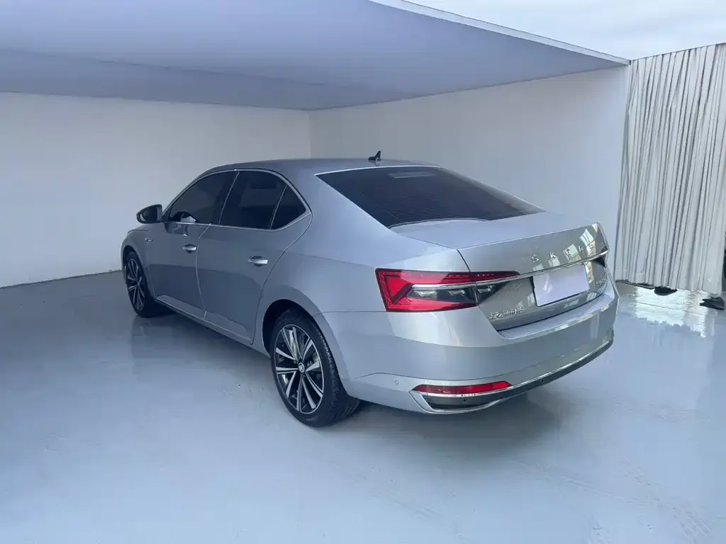 Skoda Superb — фото 5