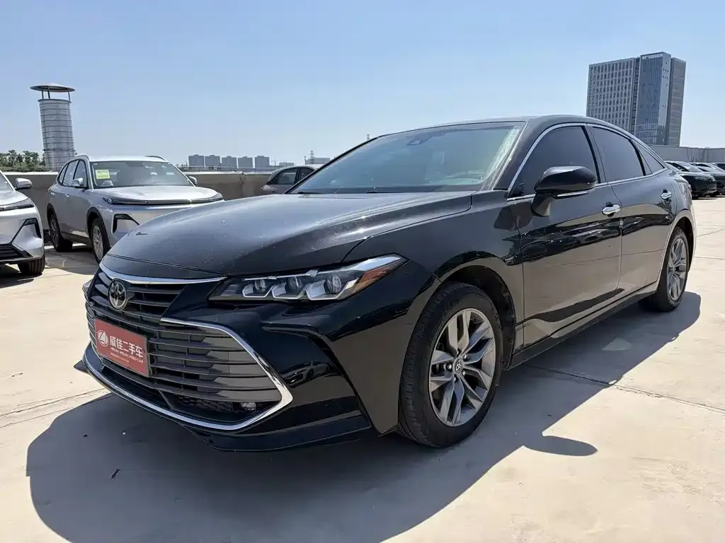 Toyota Avalon — фото 1
