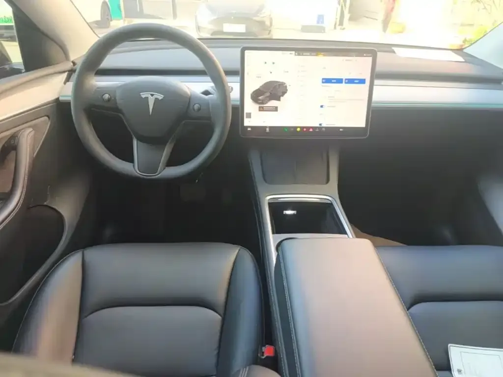 Tesla Model Y — фото 8