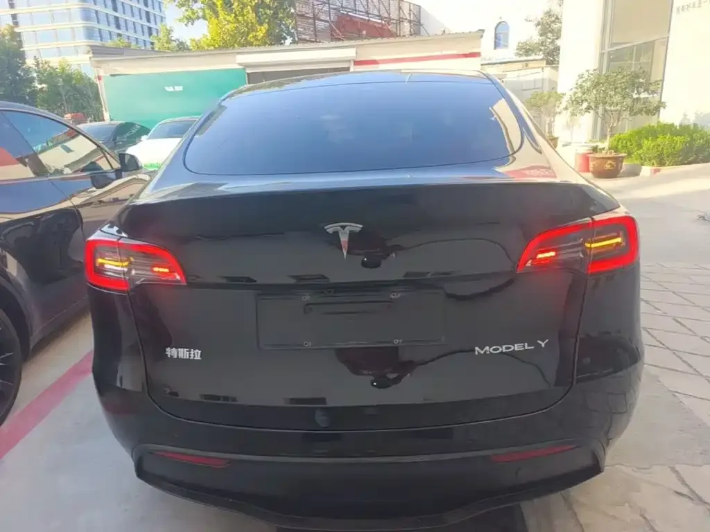 Tesla Model Y — фото 5