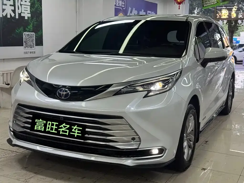 Toyota Sienna — фото 1